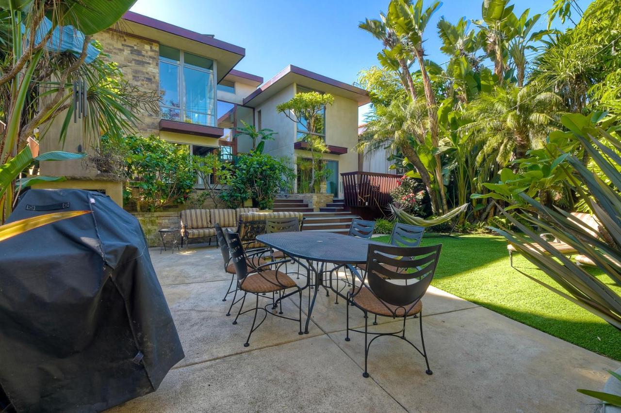 Mid-Century Modern, Award Winning Home, Hot Tub Oceanside Exterior photo